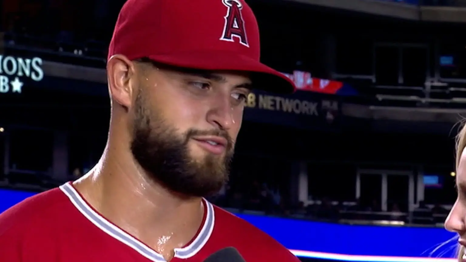 boston-firman-por-2-temporadas-a-patrick-sandoval 