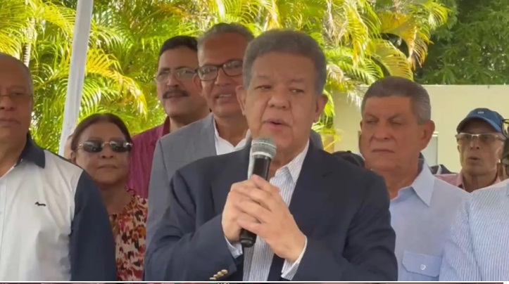 leonel-fernandez-defiende-entrega-de-cajas-navidenas-como-la-forma-mas-efectiva-de-ayudar