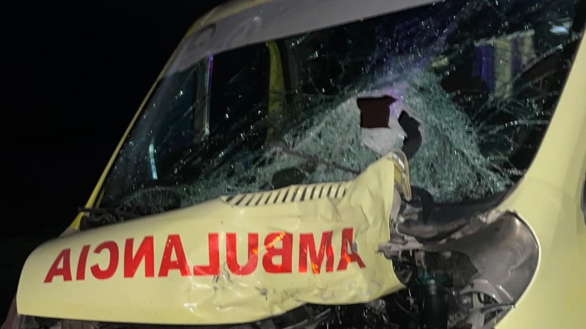desconocidos-incendian-ambulancia-que-choco-y-provoco-muerte-de-joven