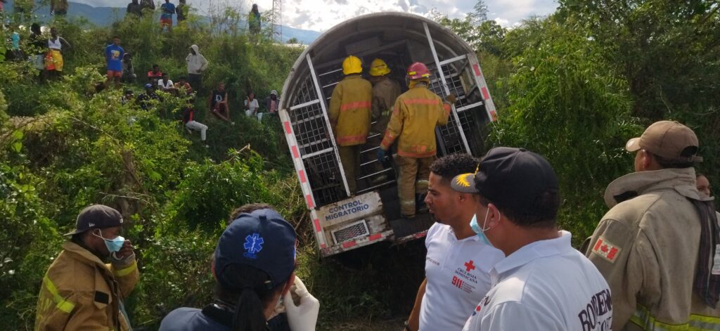 un-muerto-y-heridos-deja-accidente-que-involucra-camion-de-migracion