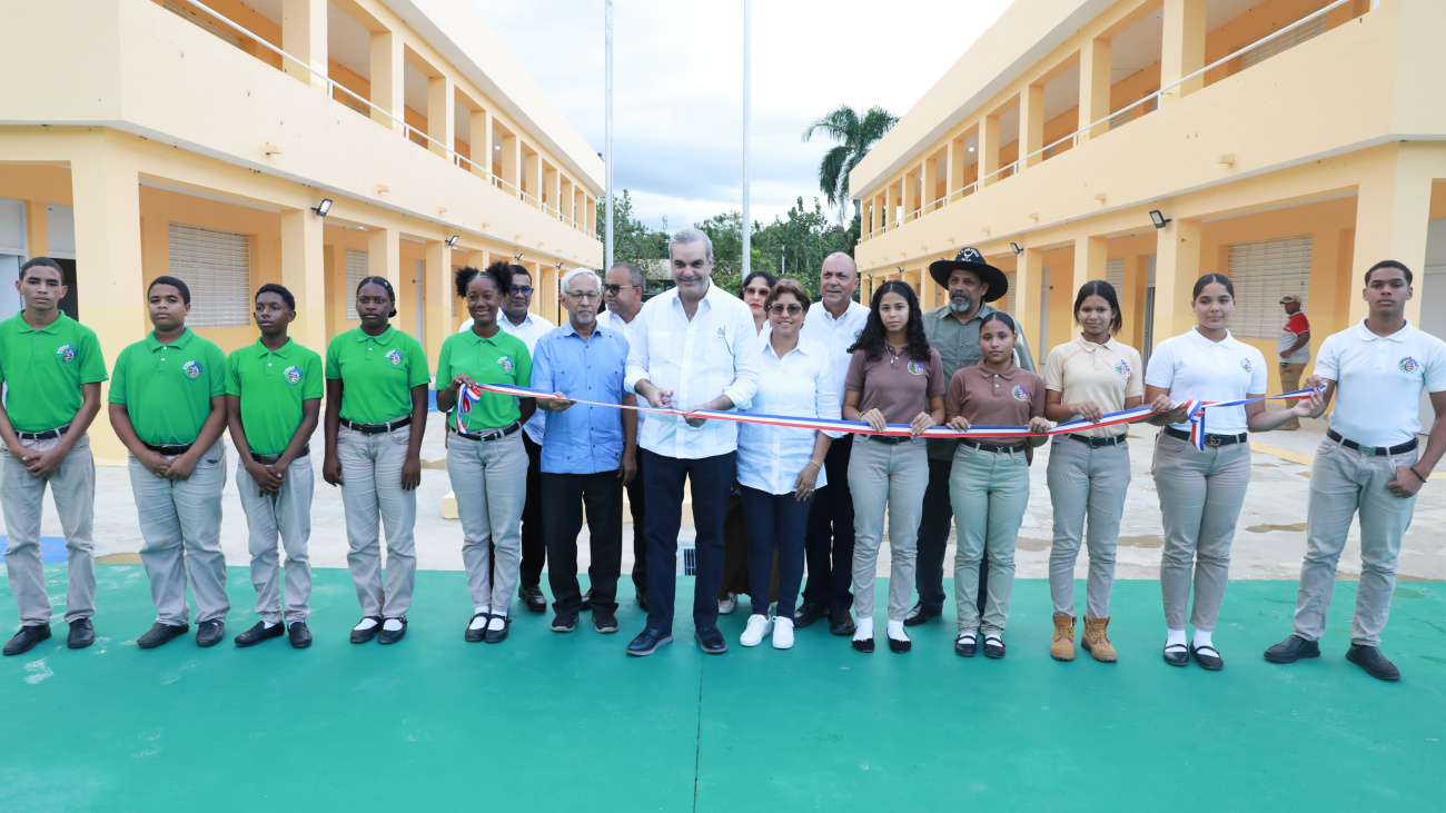 abinader-inaugura-caipi-y-el-instituto-tecnologico-san-ignacio-loyola-en-dajabon