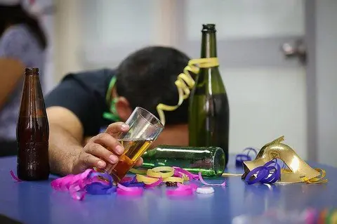 278-intoxicados-por-alcohol-en-asueto;-21-fueron-menores-de-edad-entre-los-7-y-17-anos