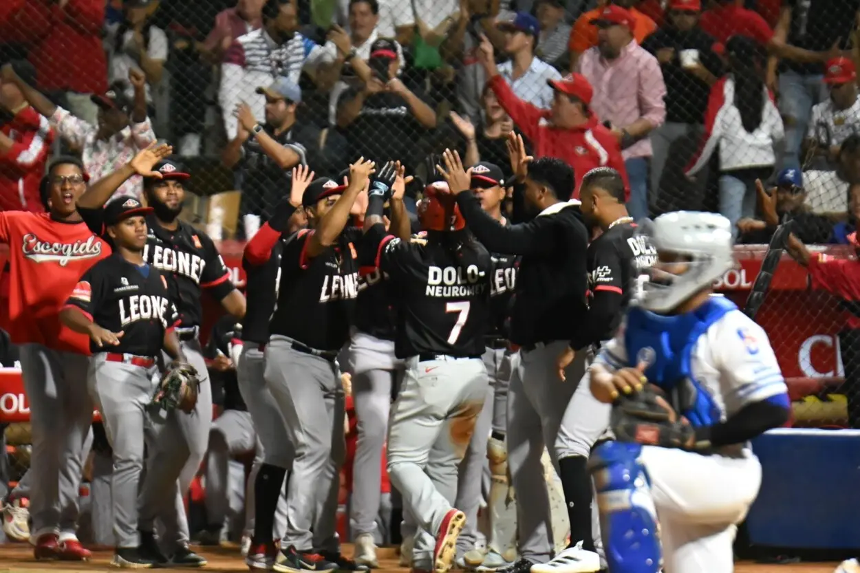 leones-del-escogido-vencen-a-los-tigres-del-licey