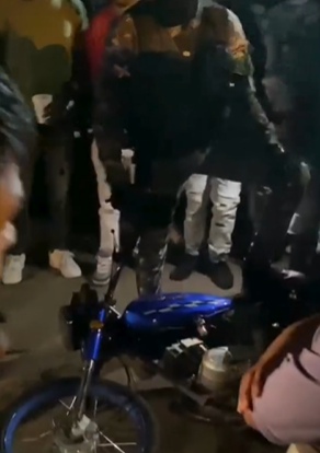 video:-motoristas-desafian-a-los-policias-y-se-aduenan-de-las-calles-en-bayaguana