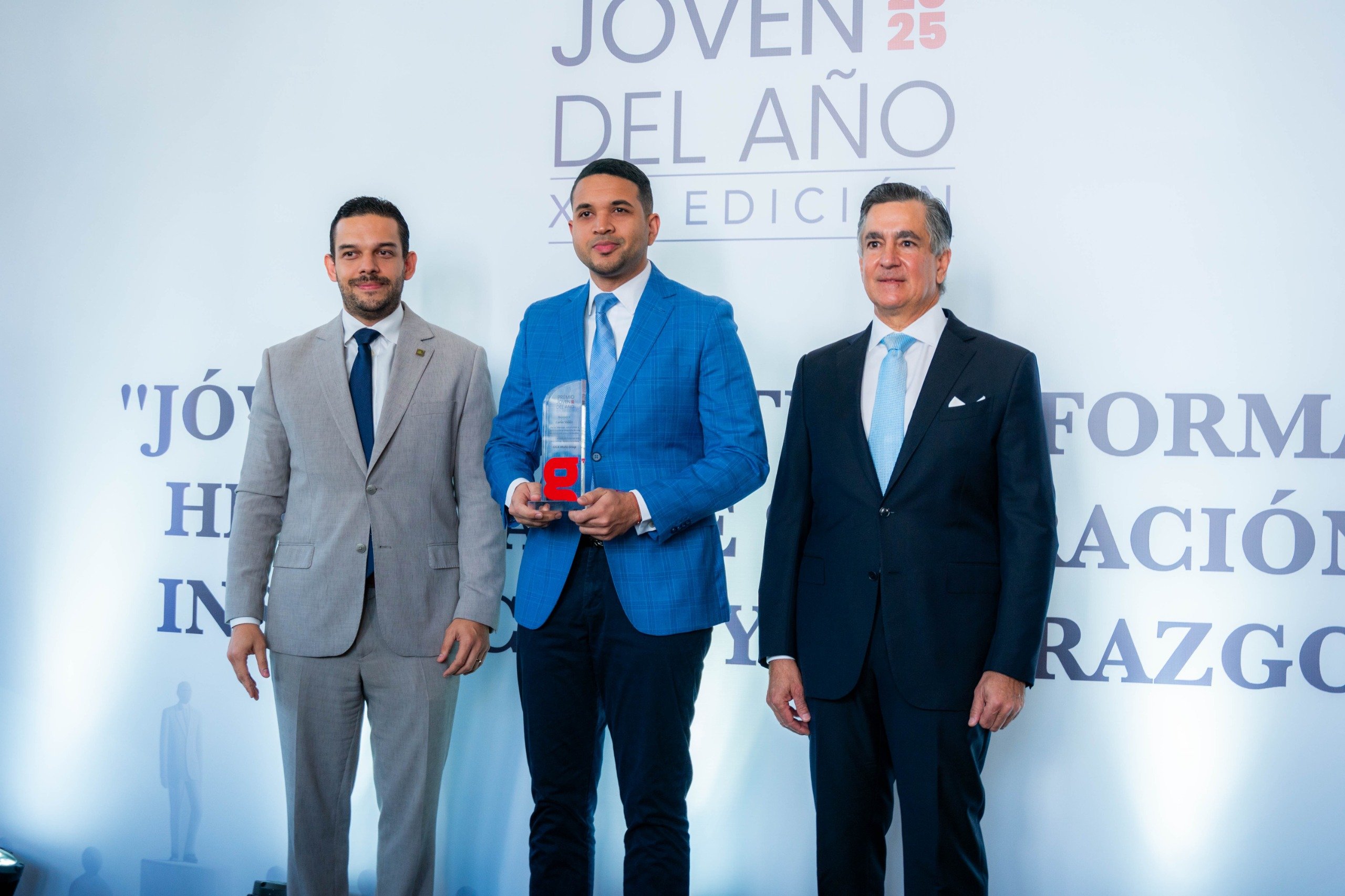 ministro-de-la-juventud-es-reconocido-en-la-xiii-edicion-del-premio-joven-del-ano