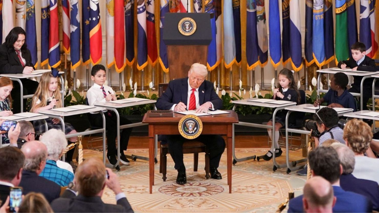 trump-decreta-desmantelar-el-departamento-de-educacion