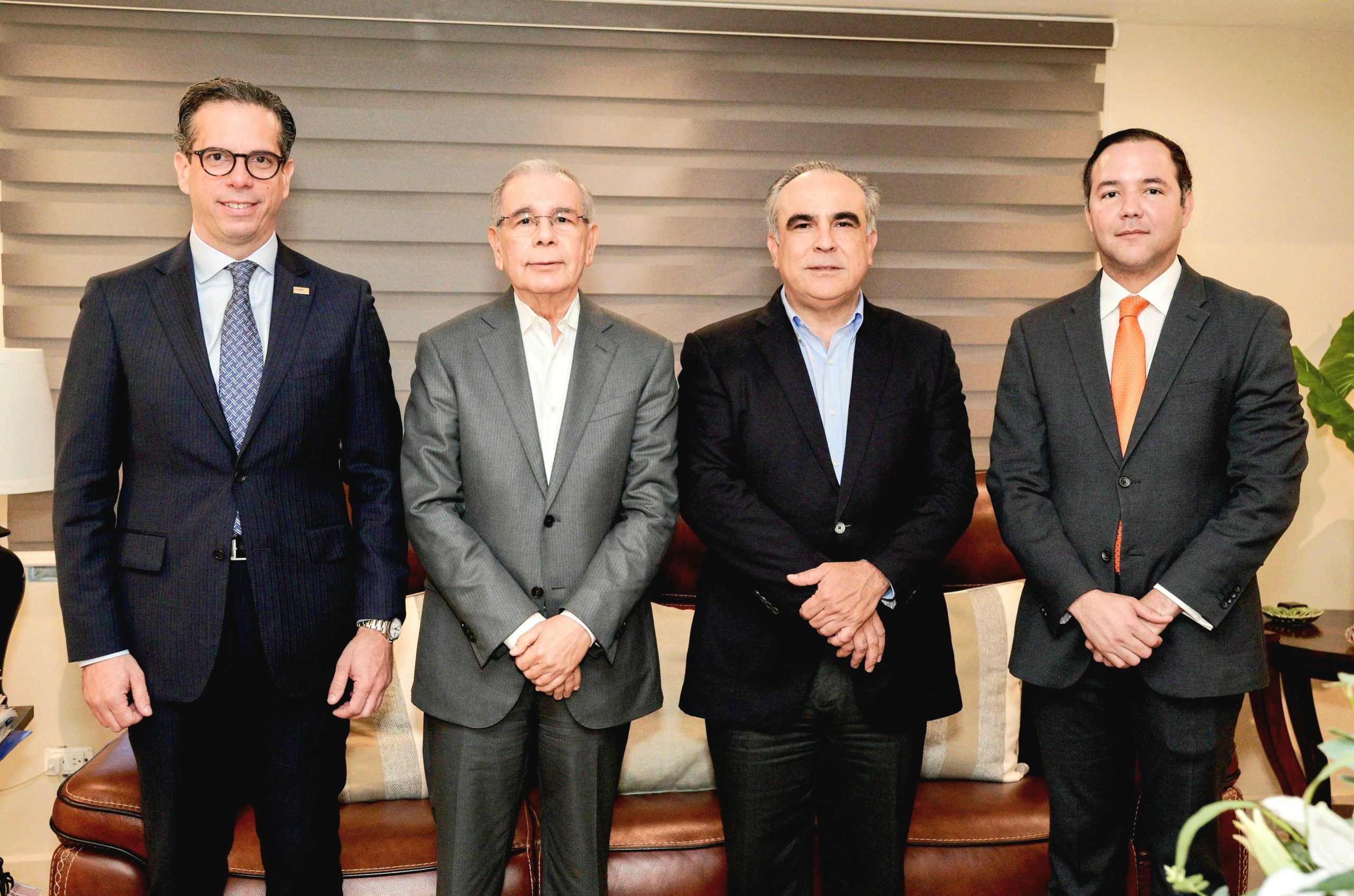 danilo-medina-y-johnny-pujols-reciben-comision-del-conep