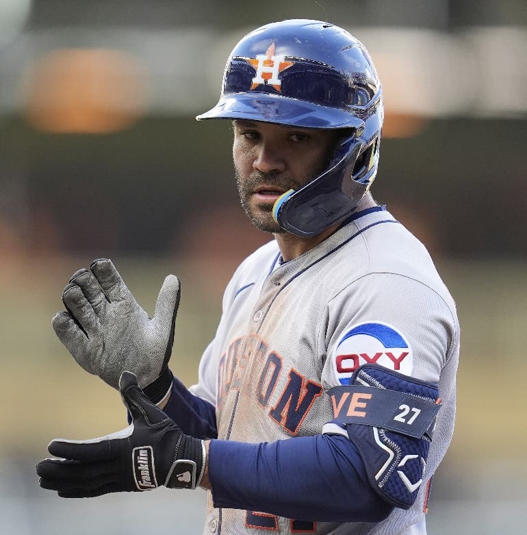 jose-altuve-pega-sencillo-de-la-victoria