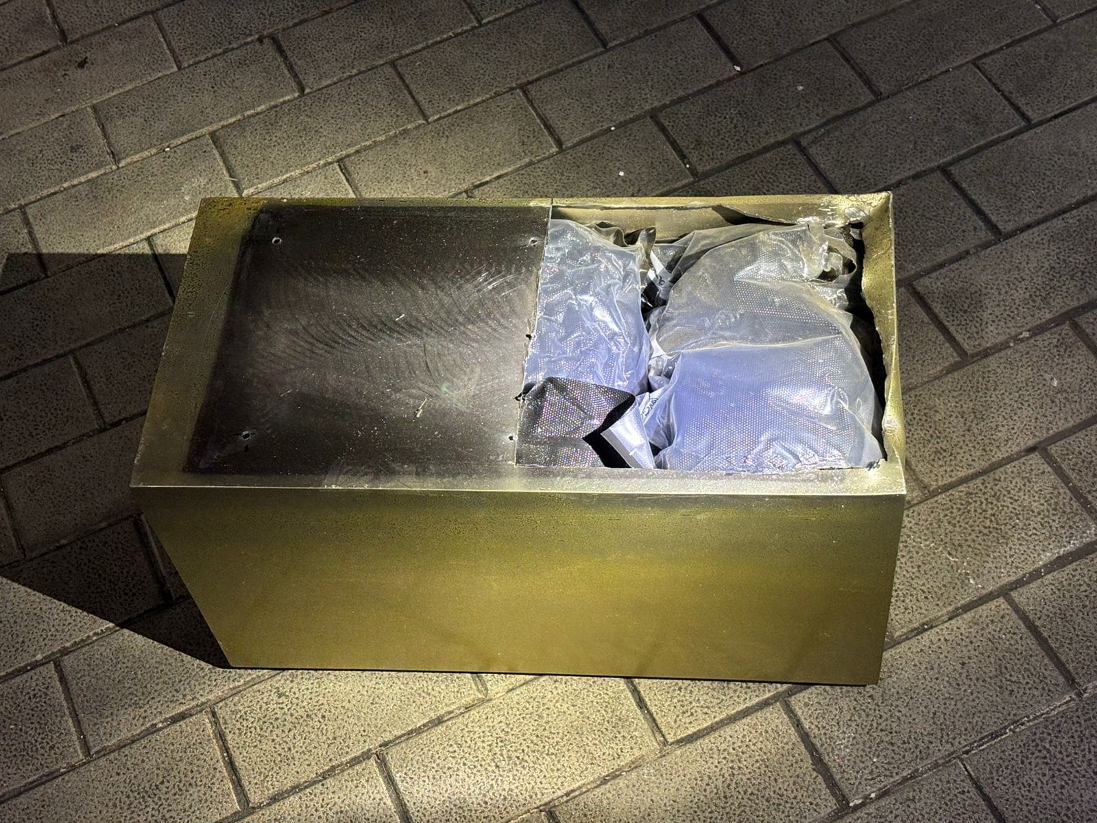 incautan-13-paquetes-de-marihuana-camuflados-en-caja-de-metal