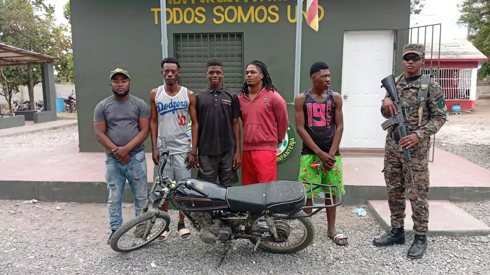 detienen-dos-motociclistas-transportando-haitianos-indocumentados 