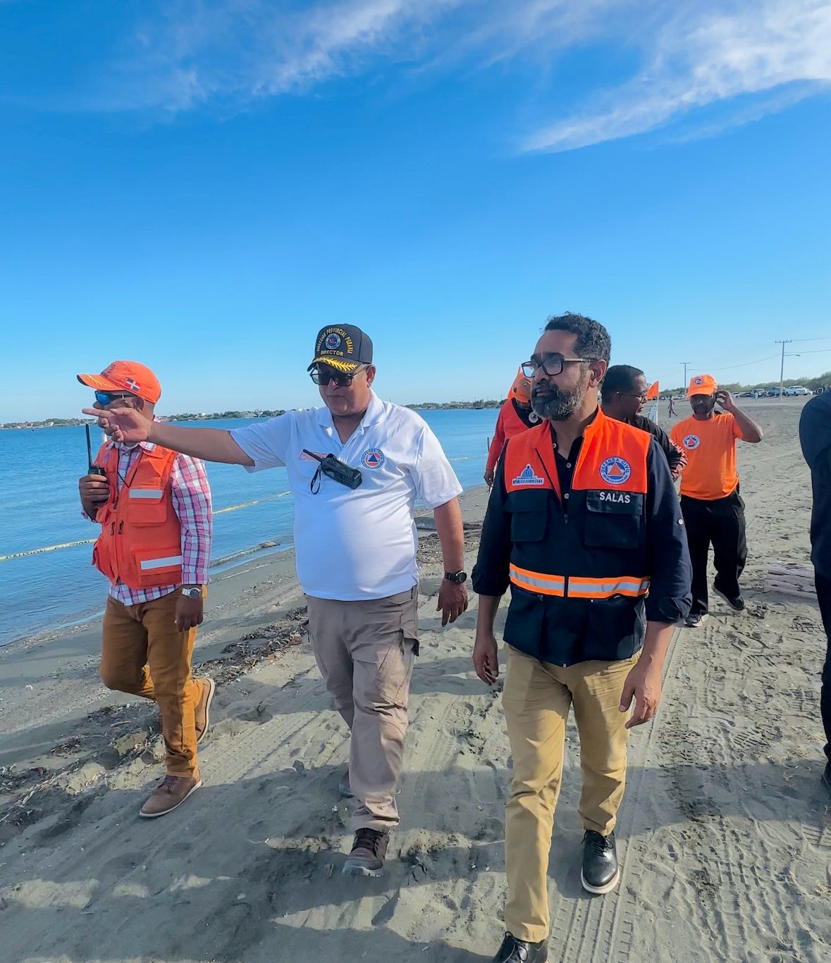 defensa-civil-supervisa-por-aire,-mar-y-tierra-balnearios-de-pedernales,-barahona-y-peravia