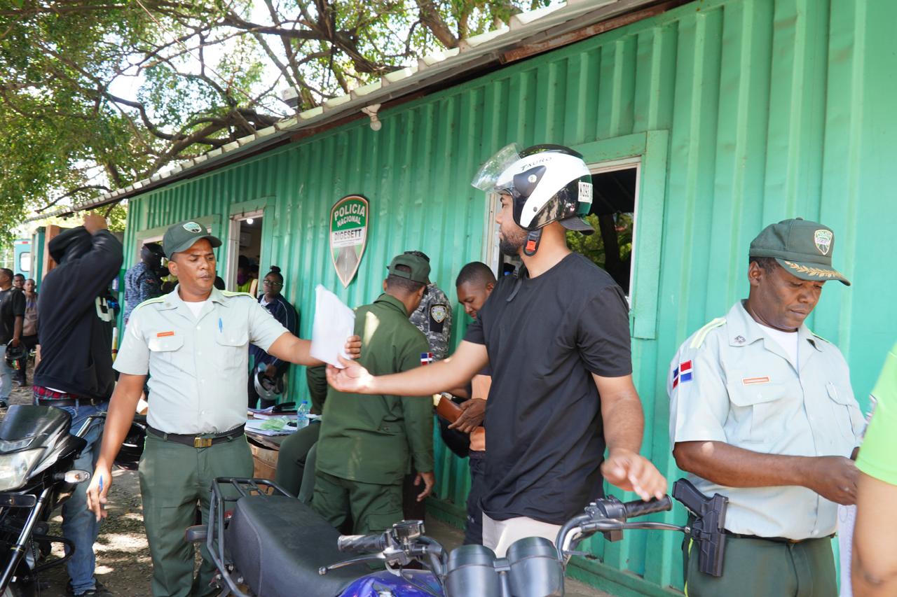 digesett-entrega-mas-de-1,800-motocicletas-retenidas-durante-semana-santa