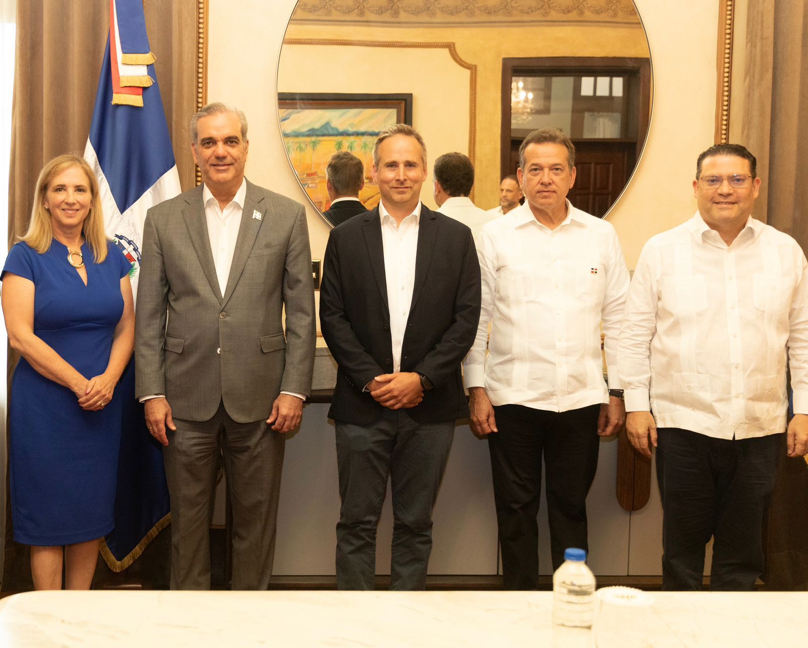 presidente-abinader-se-reune-con-representantes-de-amazon