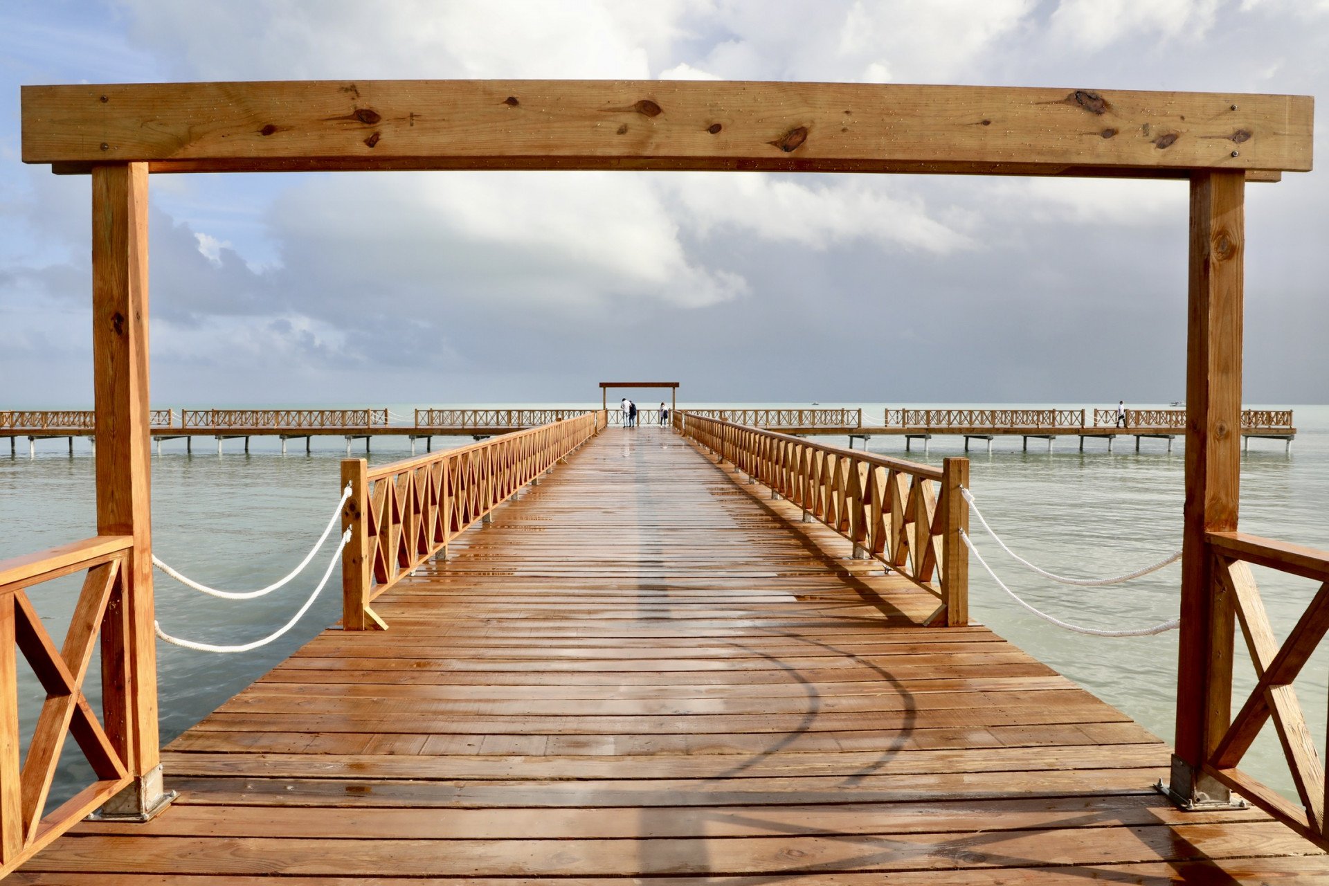 ministro-de-turismo-entrega-muelle-de-miches-reconstruido-tras-danos-del-huracan-fiona
