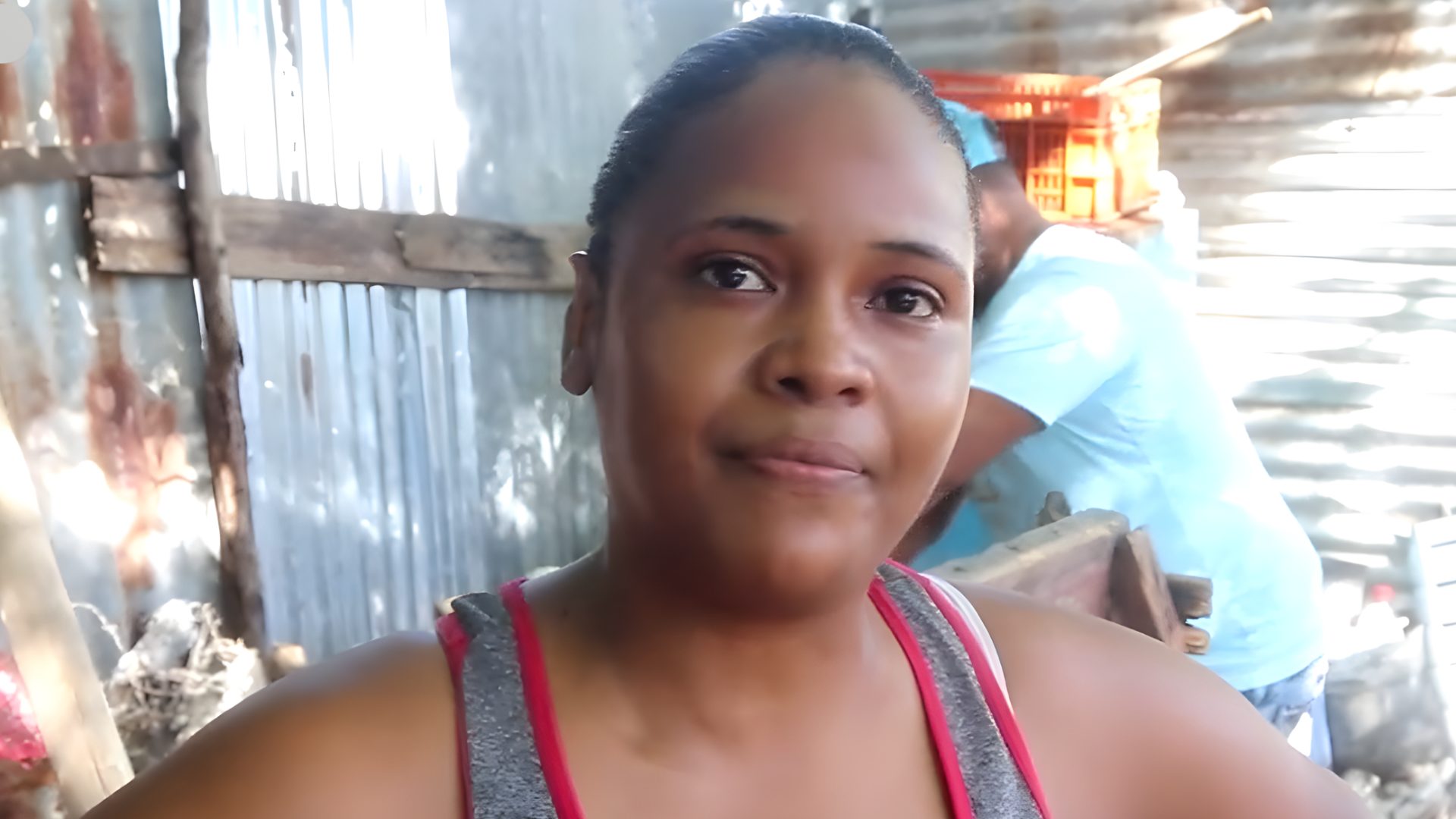 video:-“lo-sacaron-encuero”,-denuncia-madre-tras-arresto-de-sus-hijos-en-azua