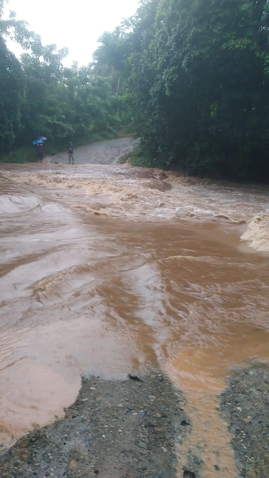 video:-crecida-de-rio-en-monte-plata-deja-incomunicadas-varias-localidades-de-mama-tingo