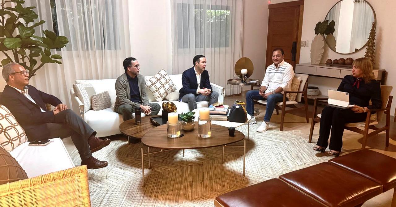 la-comision-del-pld-conformada-para-trabajar-el-protocolo-de-aspirantes-presidenciales-se-reune-con-abel-martinez