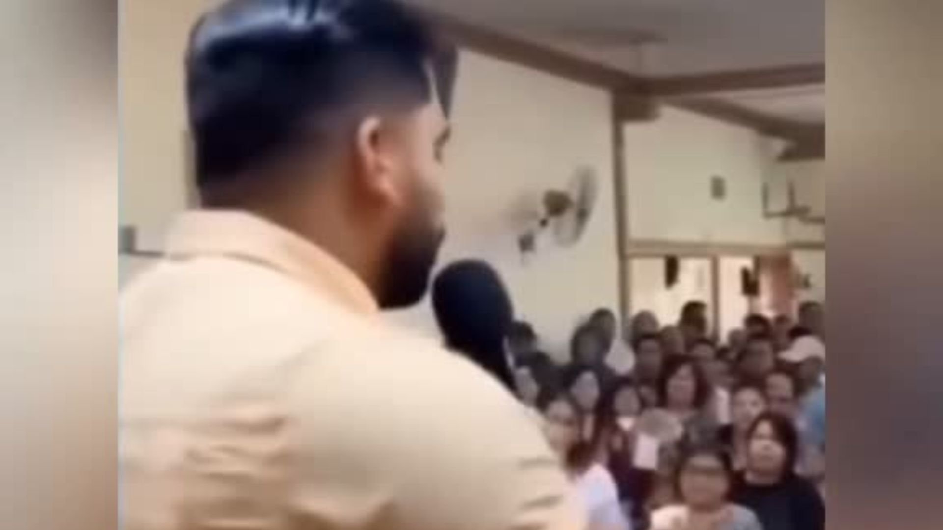 pastor-asegura-que-dios-le-pidio-dos-iphone-17-pro-max-y-pide-ofrendas-para-comprarlos