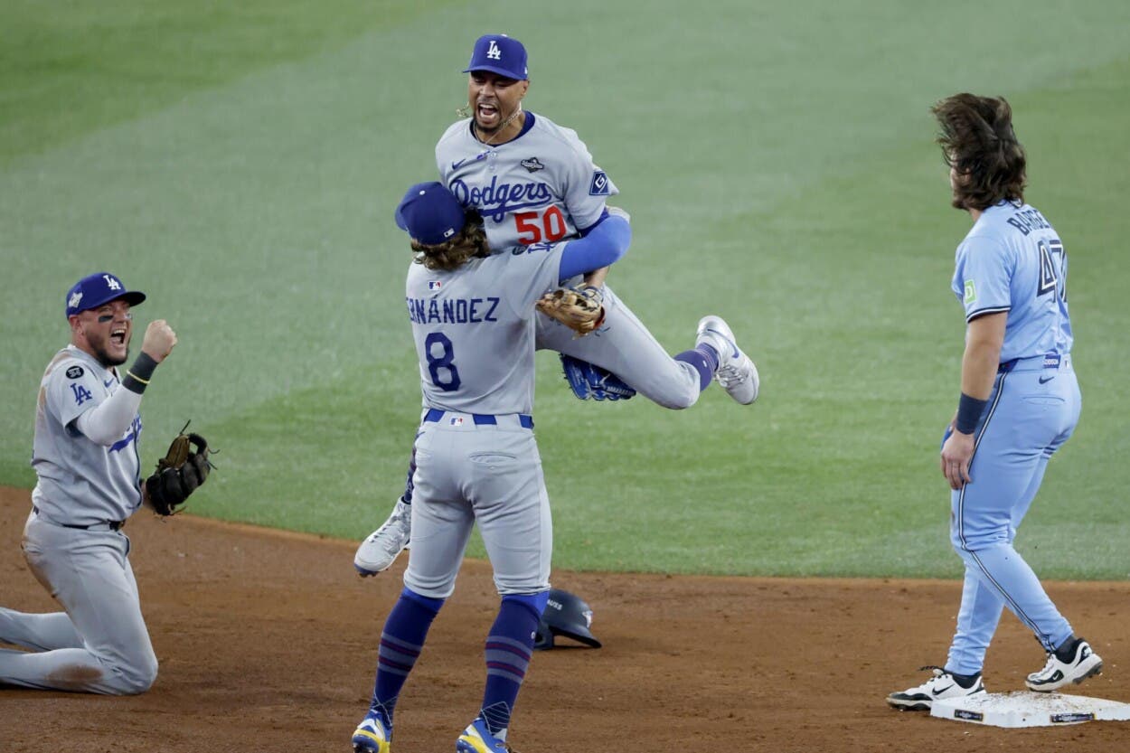 dodgers-ganan-3-1-ante-blue-jays-de-forma-dramatica-y-extienden-serie-mundial-al-juego-7