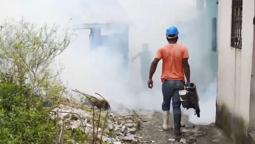 realizan-operativo-de-fumigacion-en-san-cristobal