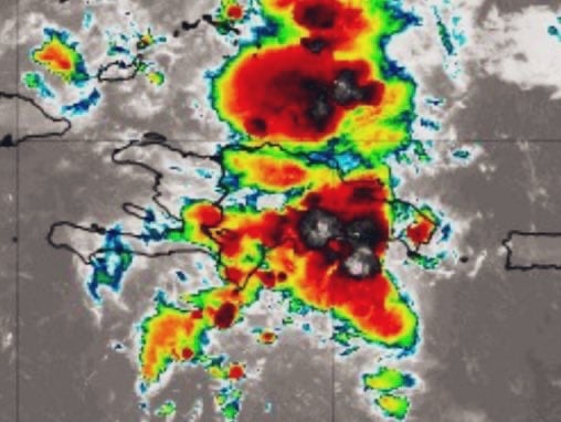 el-cielo-se-torna-gris:-vaguada-y-onda-tropical-desatan-lluvias-y-tormentas-en-republica-dominicana