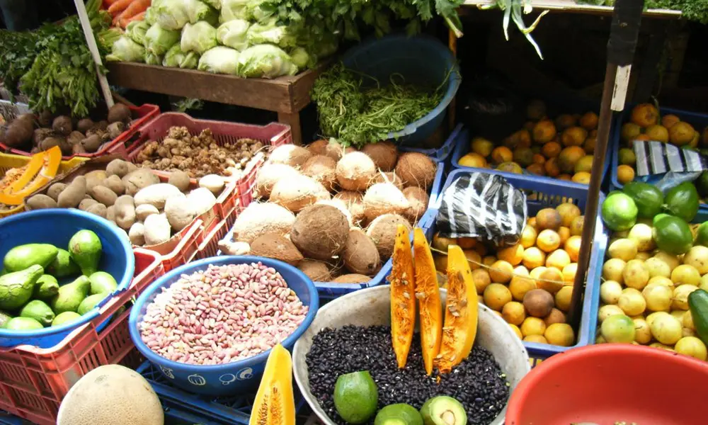reportaje-amas-de-casa-y-comerciantes-insisten-precios-alimentos-estan-altos,-pese-inflacion-controlada-bc