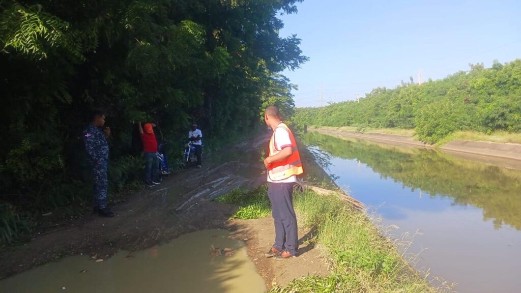 video:-recuperan-cadaver-de-haitiano-que-cayo-a-canal-de-riego-en-santiago