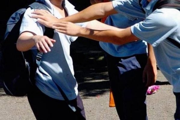 video:enfrentamiento-entre-alumnos-del-liceo-juan-pablo-duarte-genera-alarma-en-moncion
