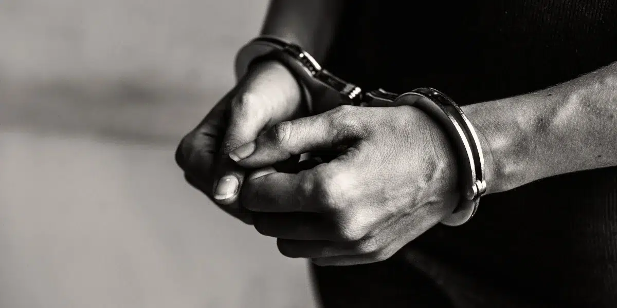 arrestan-a-tres-hombres-tras-persecucion-y-tiroteo-contra-unidades-policiales-en-santiago