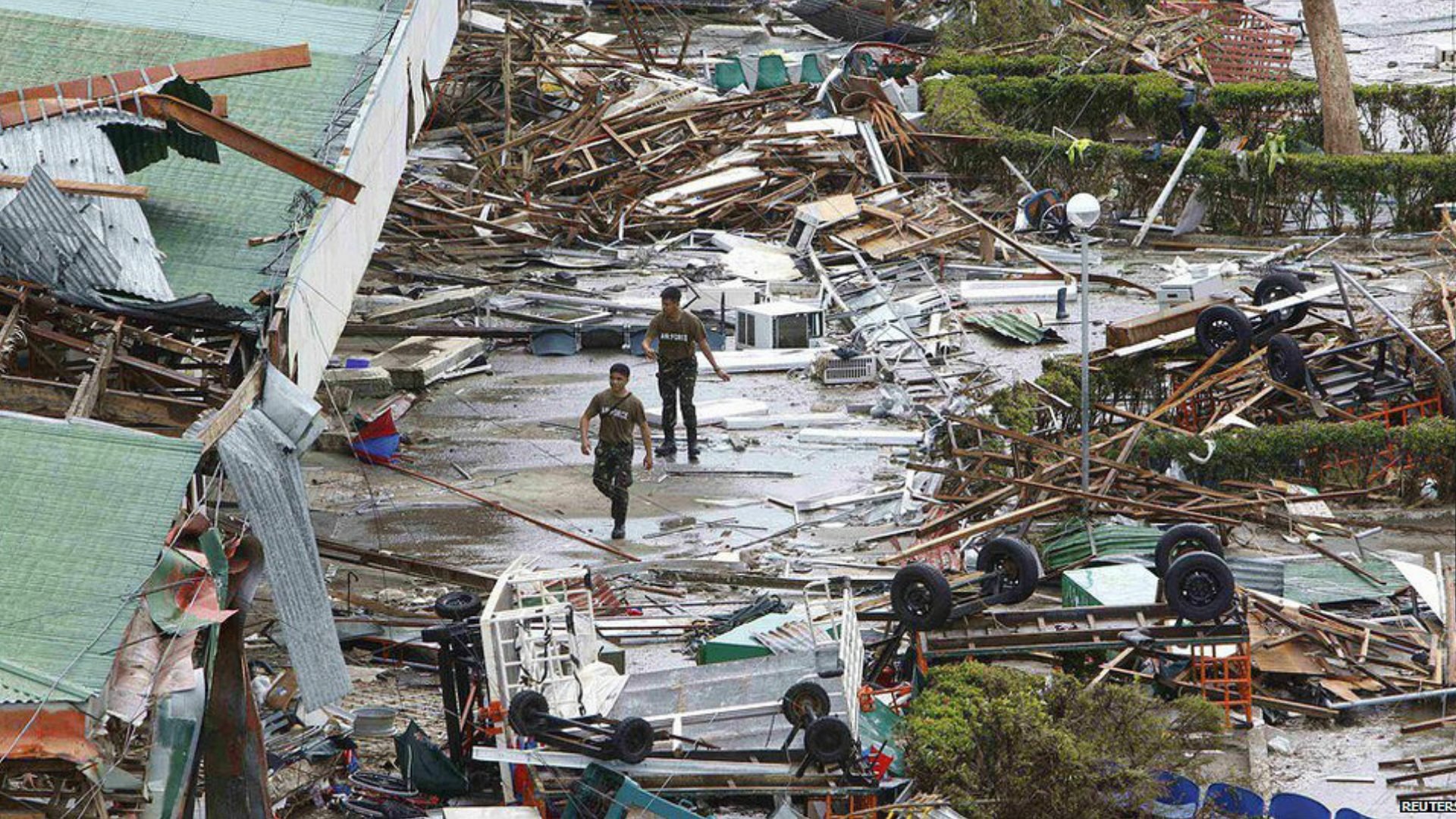tifon-tino-deja-26-muertos-y-miles-desplazados-en-filipinas