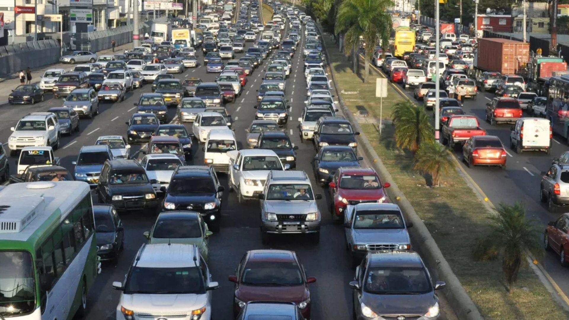 ¿y-el-tapon?-gobierno-celebra-mejoras-en-el-transito-vehicular-tras-programa-rd-se-mueve