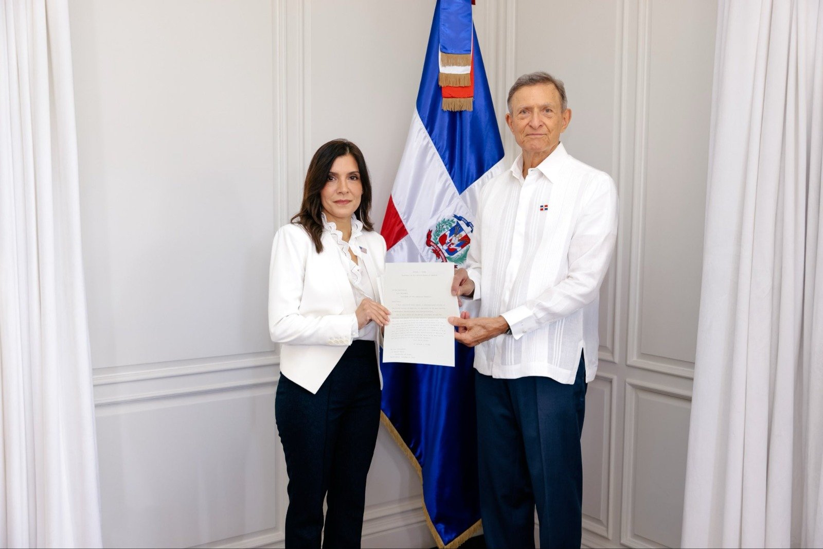 canciller-recibe-copias-de-estilo-de-cartas-credenciales-de-nueva-embajadora-de-eeuu-en-rd