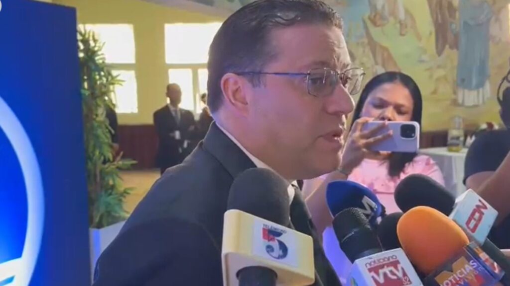 video:-«somos-un-pais-de-leyes-y-reglas»,-dice-yayo-sanz-lovaton-en-el-aniversario-de-la-constitucion