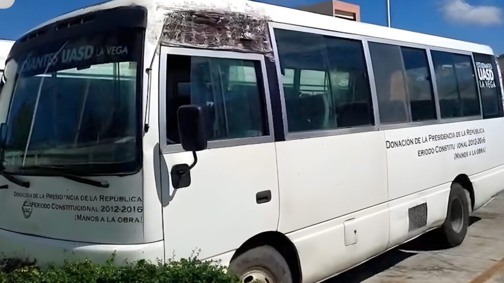 video:-estudiantes-de-la-uasd-en-la-vega-denuncian-precariedades-por-falta-de-transporte