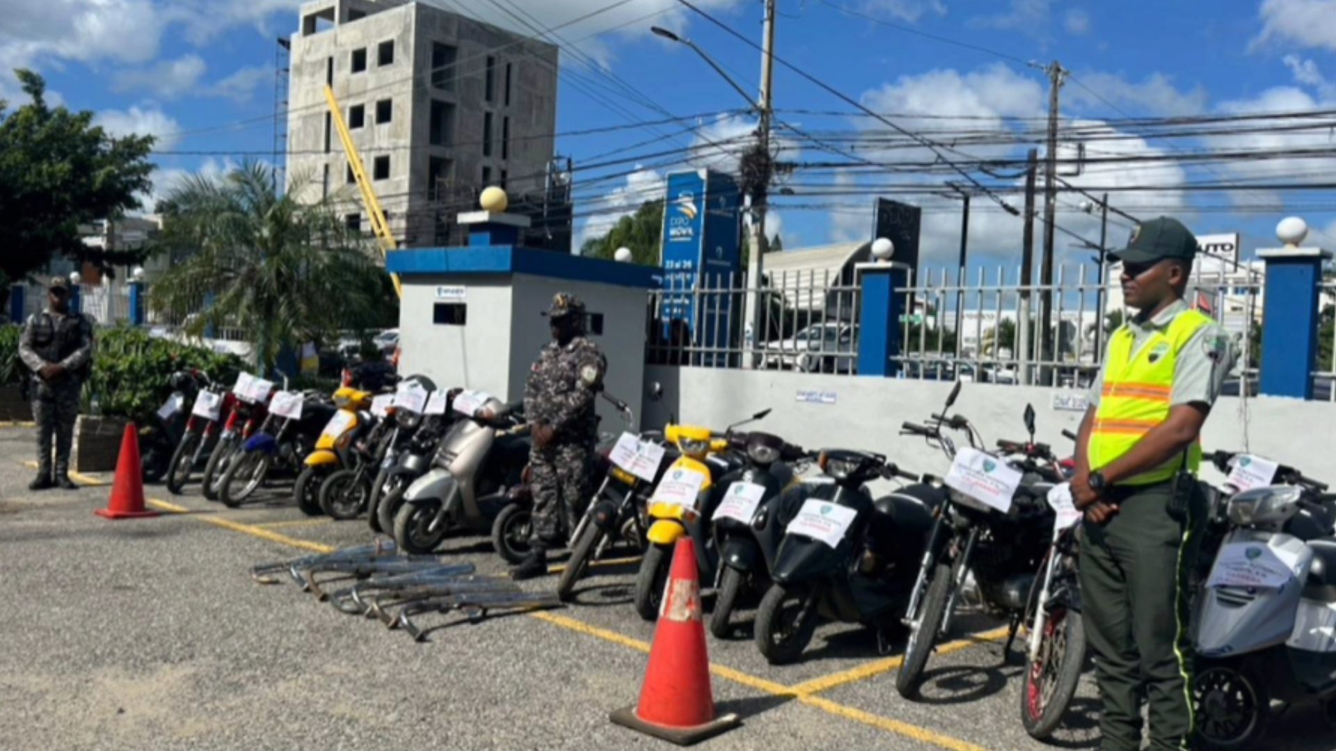video:-retienen-20-motocicletas-por-carreras-clandestinas-en-san-pedro-de-macoris