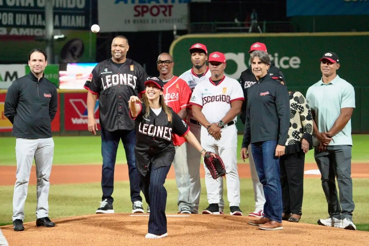 escogido-tributa-a-octavio-dotel-con-triunfo