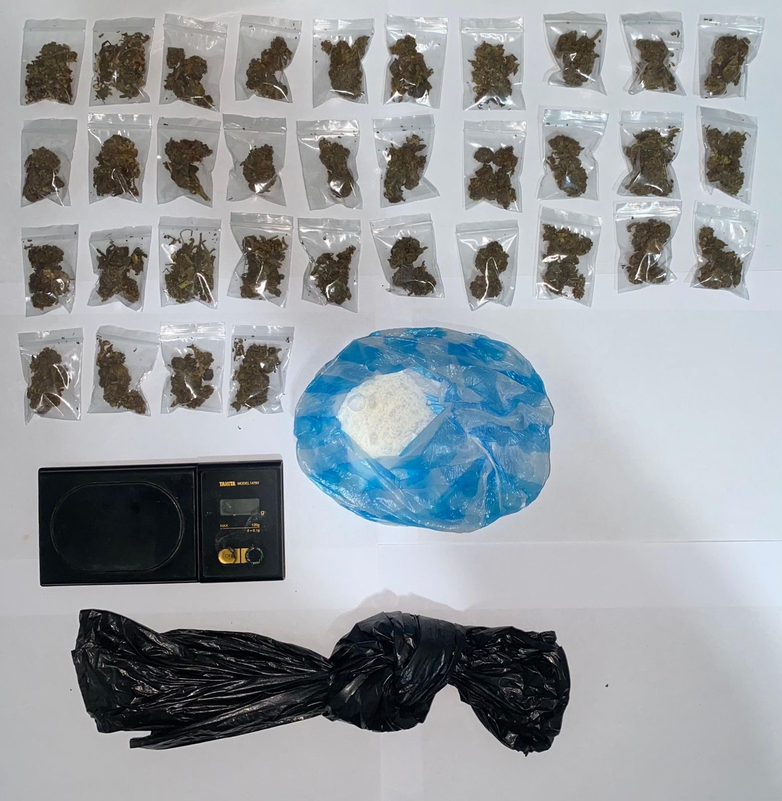 ocupan-armas,-drogas-y-maquinas-tragamonedas-durante-operativos-en-sdn-y-monte-plata