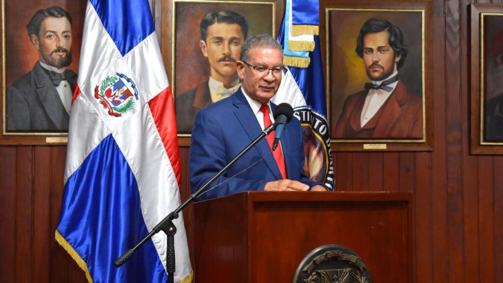 pese-a-que-la-ley-los-exime,-instituto-duartiano-lleva-24-anos-pagando-impuestos-por-promover-los-simbolos-patrios
