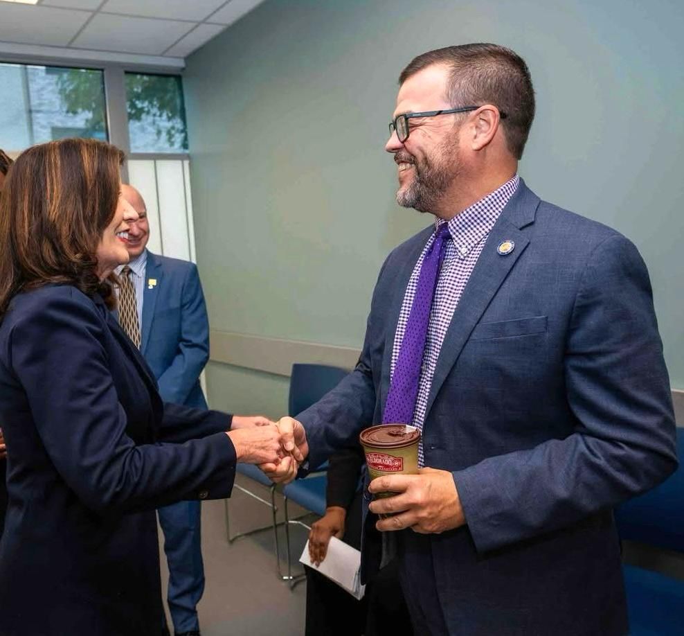 el-senador-estatal-sepulveda-destaca-visita-de-gobernadora-hochul-a-republica-dominicana