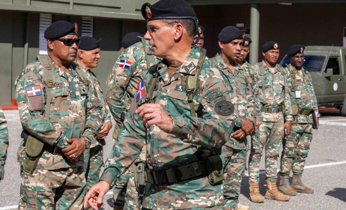 video:-comandante-del-ejercito-refuerza-control-fronterizo-y-encabeza-remozamiento-en-san-juan