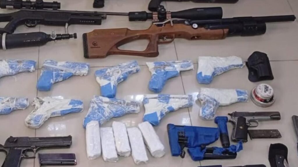 aduanas-decomisa-armas-de-fuego-y-cargadores-en-puerto-plata