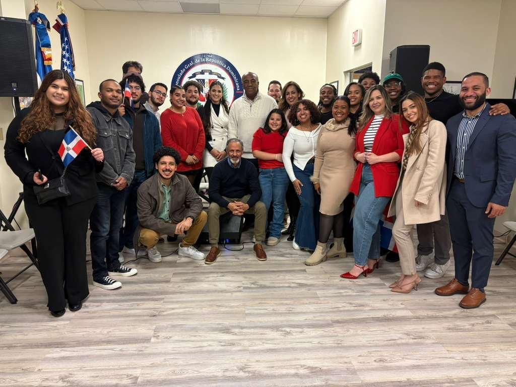 consulado-dominicano-en-boston-realiza-encuentro-con-jovenes-universitarios