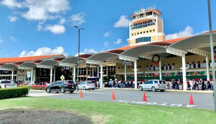 retrasos-y-cancelacion-en-el-aeropuerto-del-cibao-por-cierre-en-ee-uu.