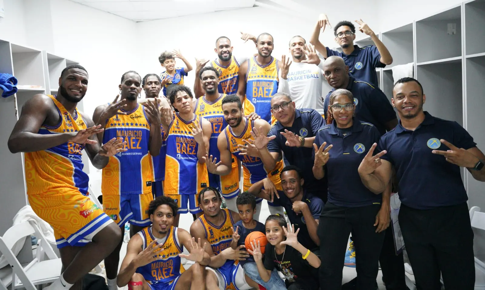 el-campeon-lo-hace-otra-vez:-mauricio-baez-avanza-a-su-novena-final-de-basket-distrital