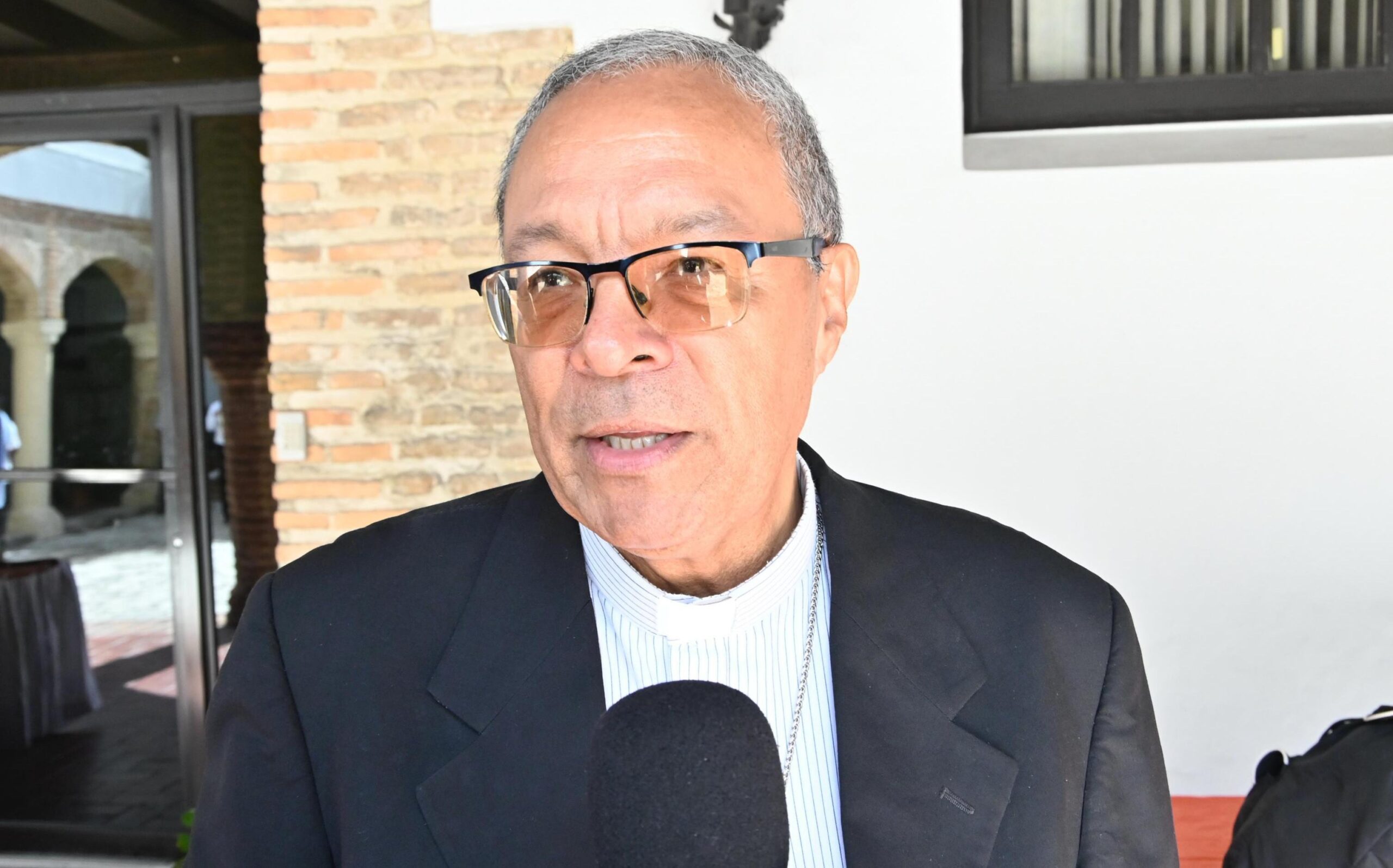 obispos-apoyan-propuesta-de-omar-fernandez-para-aliviar-impuestos-a-trabajadores