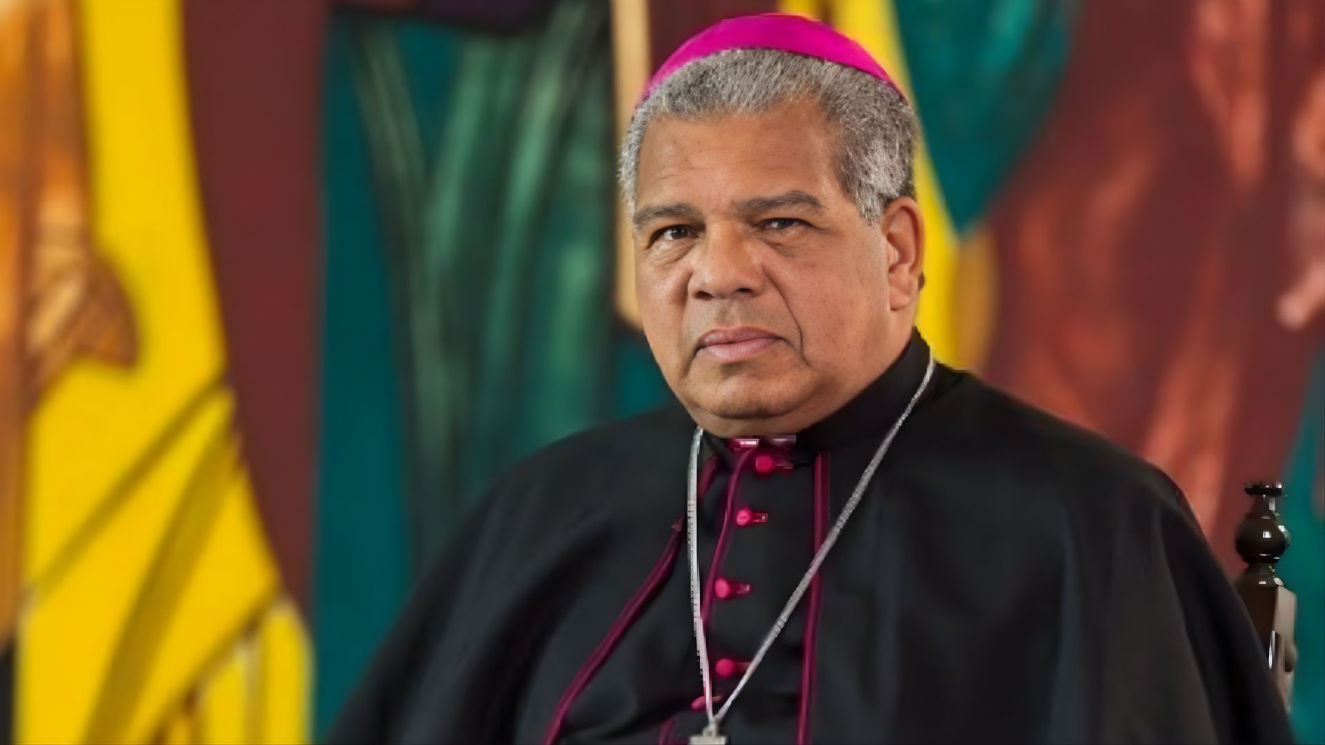 “me-dejaron-solo-el-titulo”:-francisco-ozoria-denuncia-que-el-vaticano-le-quito-el-poder-de-gobernar-la-arquidiocesis