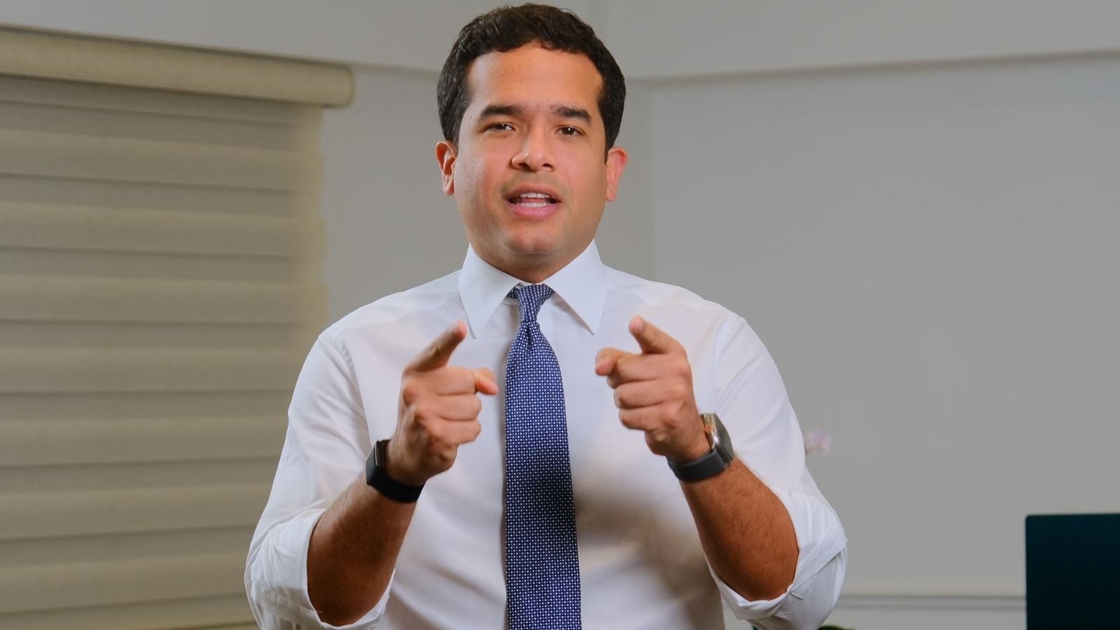 omar-fernandez-reta-al-gobierno-a-cumplir-la-ley-y-propone-liberar-de-impuestos-los-salarios-de-hasta-rd$52,000