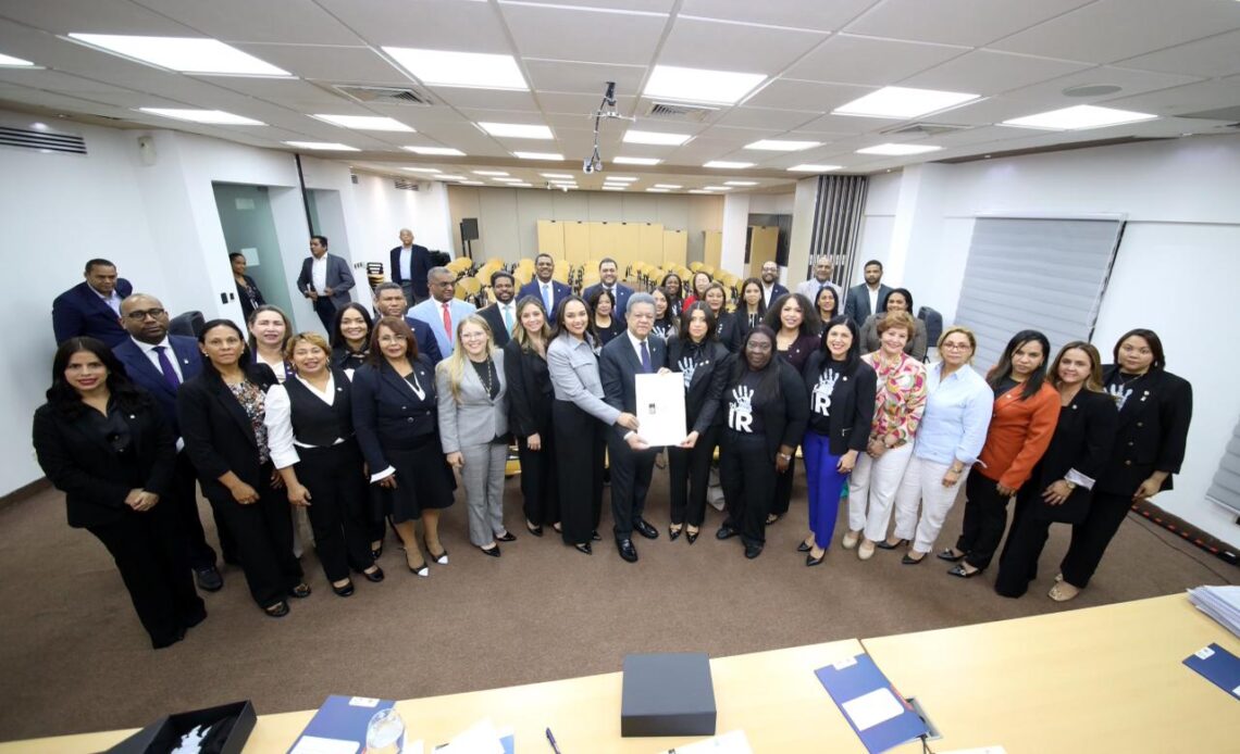leonel-y-la-fp-apoyan-la-reforma-integral-“dejala-ir”-en-encuentro-con-legisladores