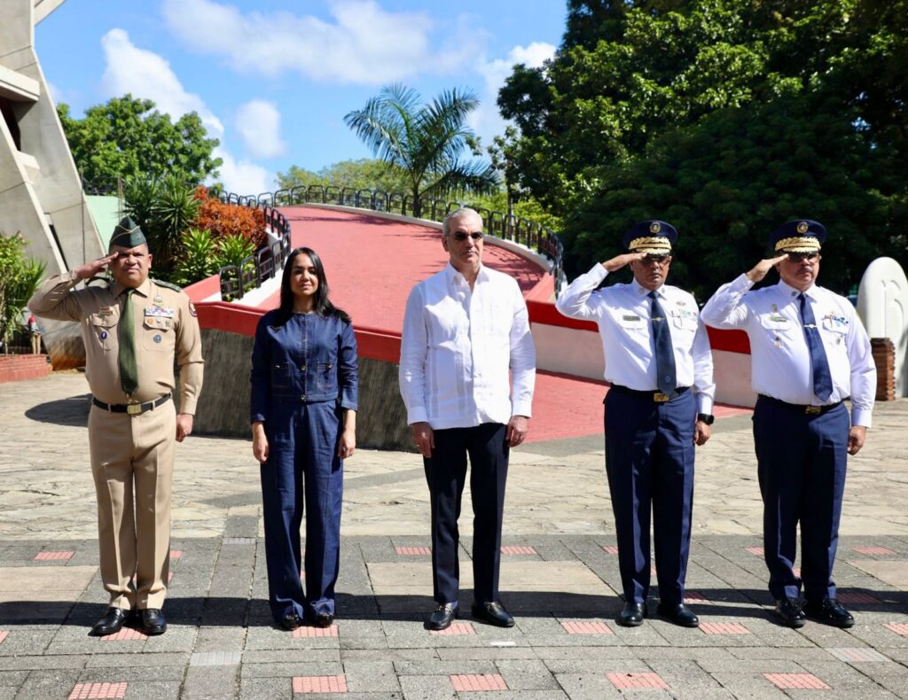para-fortalecer-la-seguridad-en-el-pais,-juramentan-2,421-nuevos-agentes