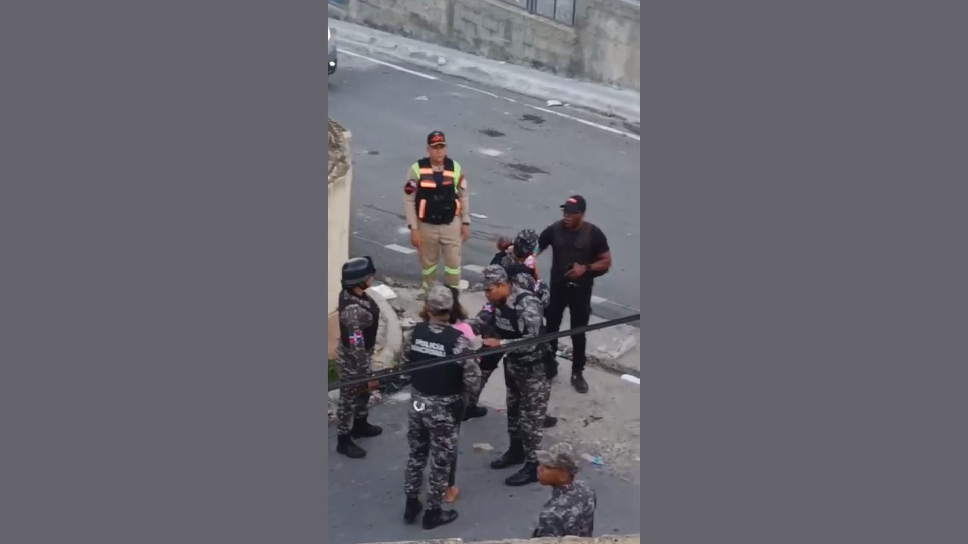 ¡desalojo-violento!-residentes-de-arroyo-hondo-denuncian-ser-sacados-de-sus-hogares-a-la-fuerza-por-ampliacion-de-la-republica-de-colombia